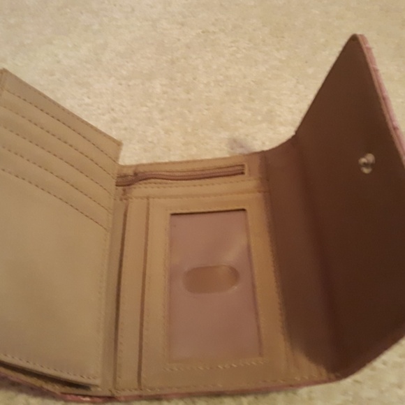 Nine West Crocodile Pattern Wallet Organizer - Picture 3 of 5